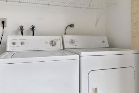 Condominio en venta en Lauderhill, Florida, 2 dormitorios, 99.41 m2 № 1709583 - foto 12