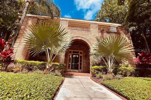 Propiedad comercial en venta en Tampa, Florida, 655.7 m2 № 1821458 - foto 1