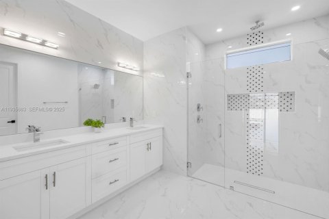 Casa en venta en Cape Coral, Florida, 4 dormitorios № 1993812 - foto 18