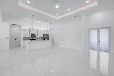 Casa en venta en Cape Coral, Florida, 4 dormitorios № 1993812 - foto 8