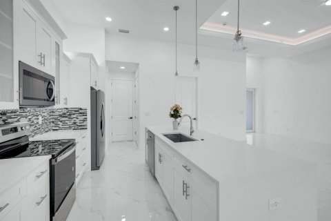 Casa en venta en Cape Coral, Florida, 4 dormitorios № 1993812 - foto 9