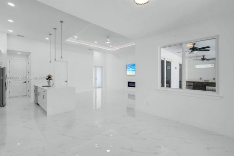 Casa en venta en Cape Coral, Florida, 4 dormitorios № 1993812 - foto 13