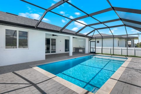 Casa en venta en Cape Coral, Florida, 4 dormitorios № 1993812 - foto 29