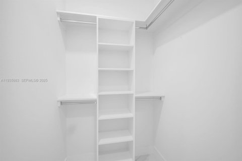 Casa en venta en Cape Coral, Florida, 4 dormitorios № 1993812 - foto 17