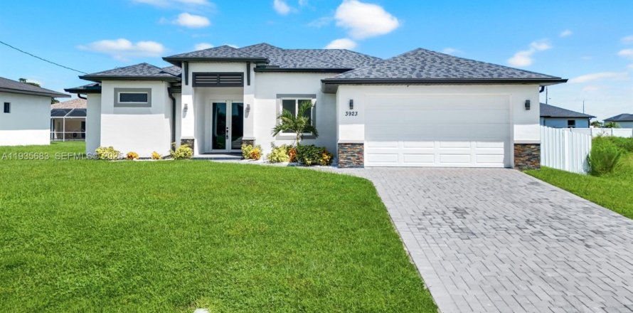 Casa en Cape Coral, Florida 4 dormitorios № 1993812