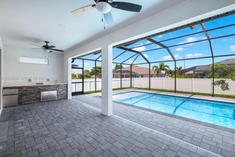 Casa en venta en Cape Coral, Florida, 4 dormitorios № 1993812 - foto 30