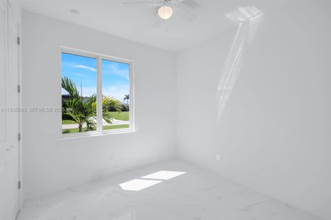 Casa en venta en Cape Coral, Florida, 4 dormitorios № 1993812 - foto 25