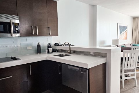 Copropriété à vendre à Sunny Isles Beach, Floride: 2 chambres, 111.58 m2 № 1980976 - photo 7