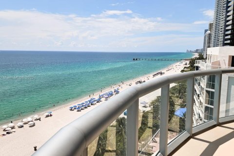 Copropriété à vendre à Sunny Isles Beach, Floride: 2 chambres, 111.58 m2 № 1980976 - photo 24