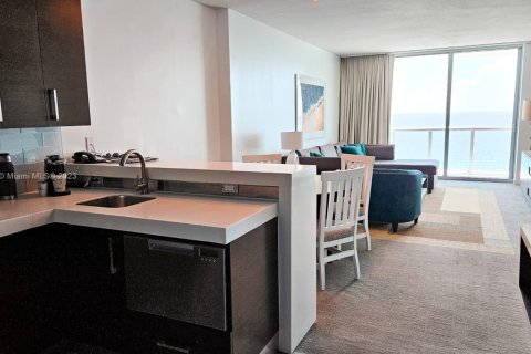 Copropriété à vendre à Sunny Isles Beach, Floride: 2 chambres, 111.58 m2 № 1980976 - photo 3