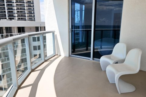 Copropriété à vendre à Sunny Isles Beach, Floride: 2 chambres, 111.58 m2 № 1980976 - photo 21