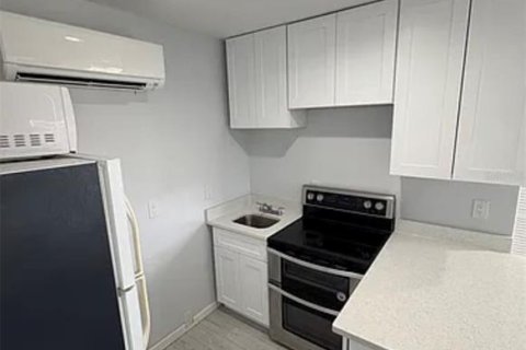 Commercial property in Bradenton, Florida 263.1 sq.m. № 2386298 - photo 30
