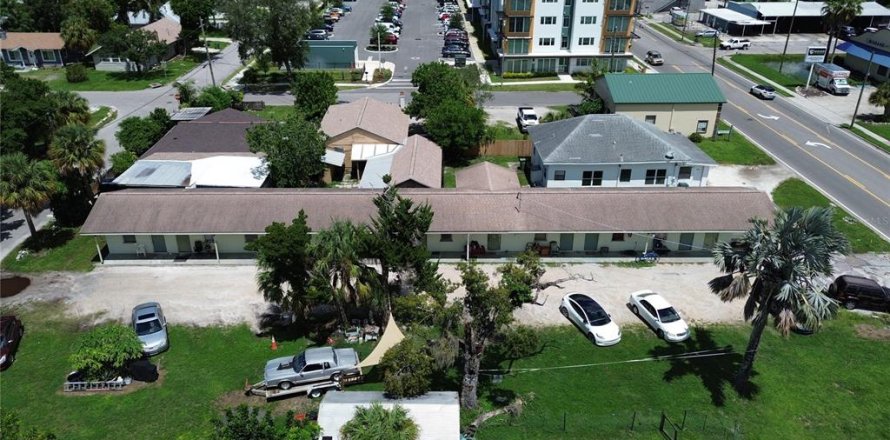 Commercial property in Bradenton, Florida 263.1 sq.m. № 2386298