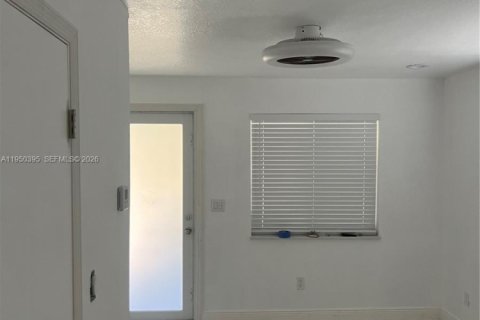 Снять в аренду виллу или дом в Майами, Флорида 1 спальня, 53.23м2, № 2006717 - фото 13