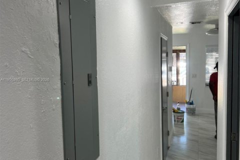 Снять в аренду виллу или дом в Майами, Флорида 1 спальня, 53.23м2, № 2006717 - фото 10