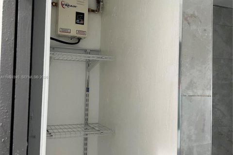 Снять в аренду виллу или дом в Майами, Флорида 1 спальня, 53.23м2, № 2006717 - фото 17