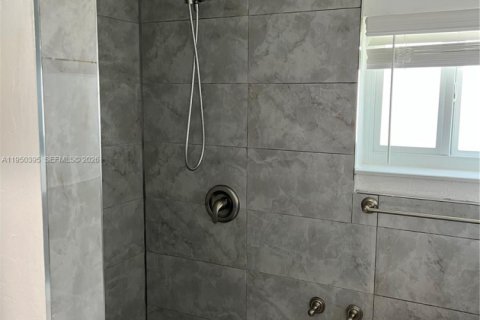 Снять в аренду виллу или дом в Майами, Флорида 1 спальня, 53.23м2, № 2006717 - фото 19