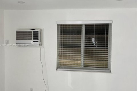 Снять в аренду виллу или дом в Майами, Флорида 1 спальня, 53.23м2, № 2006717 - фото 11