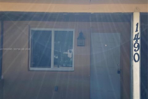 Снять в аренду виллу или дом в Майами, Флорида 1 спальня, 53.23м2, № 2006717 - фото 16