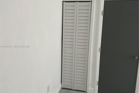 Снять в аренду виллу или дом в Майами, Флорида 1 спальня, 53.23м2, № 2006717 - фото 15