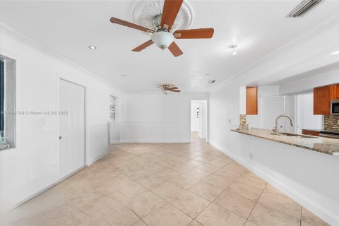 Villa ou maison à vendre à Margate, Floride: 3 chambres, 108.88 m2 № 2024877 - photo 8