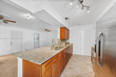 Villa ou maison à vendre à Margate, Floride: 3 chambres, 108.88 m2 № 2024877 - photo 12