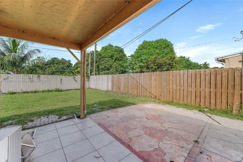 Villa ou maison à vendre à Margate, Floride: 3 chambres, 108.88 m2 № 2024877 - photo 26