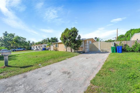 Villa ou maison à vendre à Margate, Floride: 3 chambres, 108.88 m2 № 2024877 - photo 4