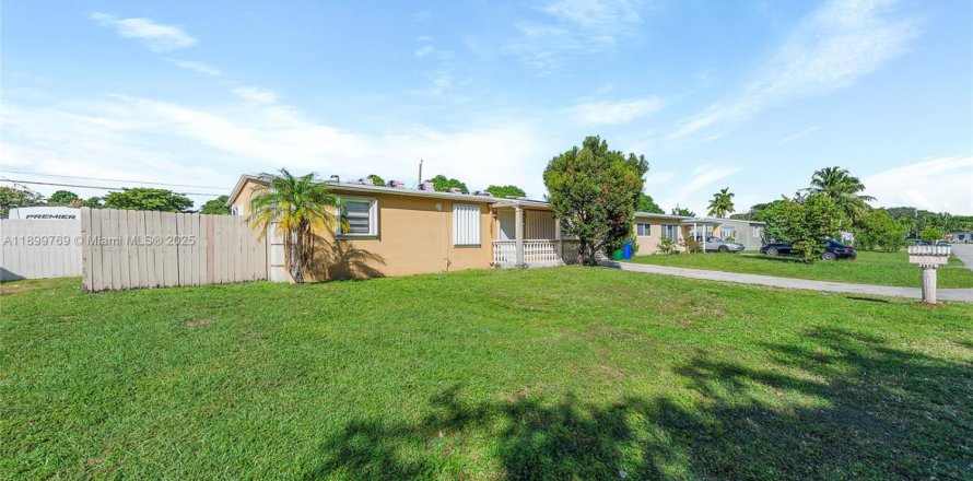 Villa ou maison à Margate, Floride 3 chambres, 108.88 m2 № 2024877