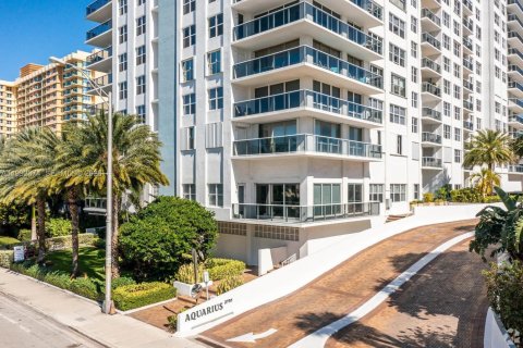 Condo à Hollywood, Floride, 3 chambres  № 2255666