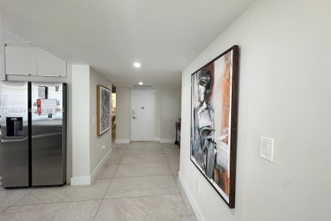 Copropriété à louer à Hollywood, Floride: 3 chambres, 173.54 m2 № 2255666 - photo 13