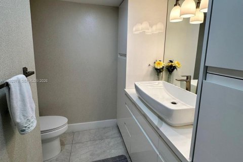 Copropriété à louer à Hollywood, Floride: 3 chambres, 173.54 m2 № 2255666 - photo 24