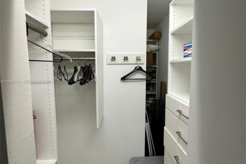 Copropriété à louer à Hollywood, Floride: 3 chambres, 173.54 m2 № 2255666 - photo 12