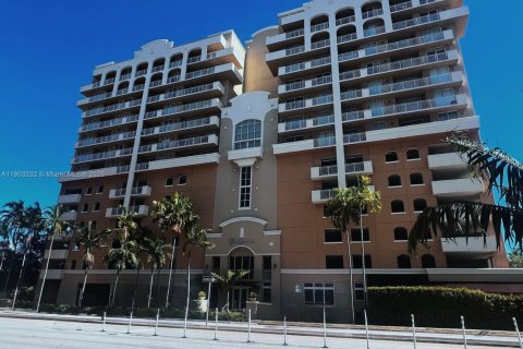 Condominio en alquiler en Miami, Florida, 2 dormitorios, 120.4 m2 № 1954366 - foto 1