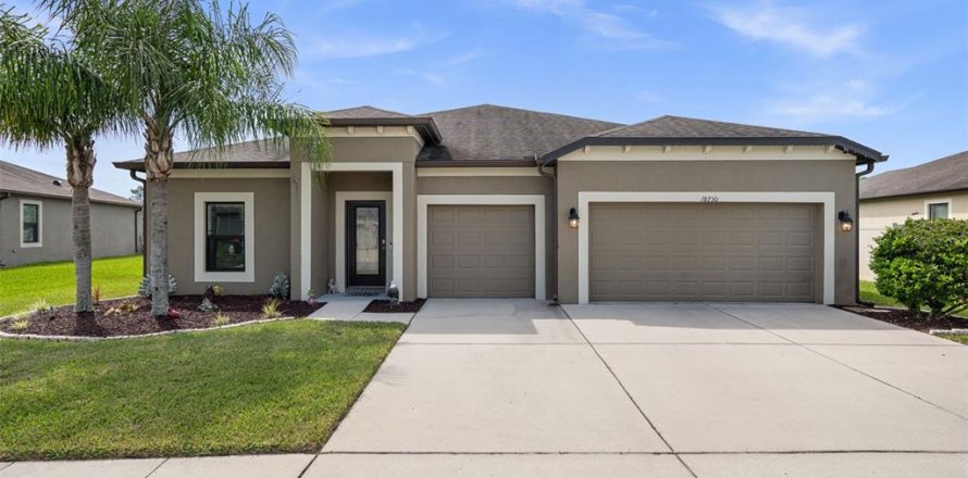 House in Spring Hill, Florida 4 bedrooms, 214.88 sq.m. № 2393872