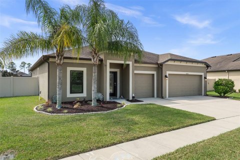 House in Spring Hill, Florida 4 bedrooms, 214.88 sq.m. № 2393872 - photo 2