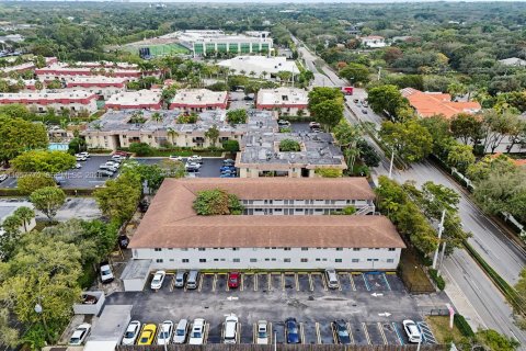 Apartment in Pinecrest, Florida 1 bedroom, 2588.26 sq.m. № 2030946 - photo 3