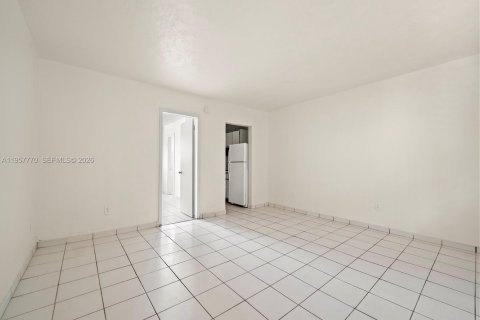 Apartment in Pinecrest, Florida 1 bedroom, 2588.26 sq.m. № 2030946 - photo 4