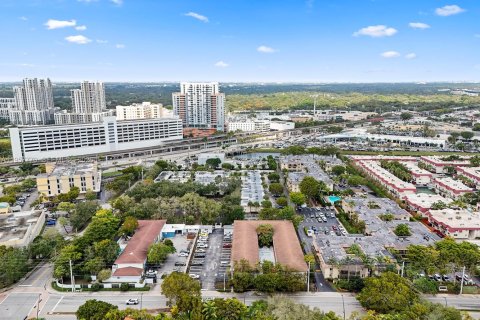 Apartment in Pinecrest, Florida 1 bedroom, 2588.26 sq.m. № 2030946 - photo 2