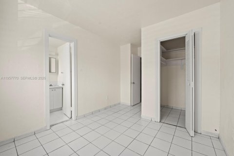 Apartment in Pinecrest, Florida 1 bedroom, 2588.26 sq.m. № 2030946 - photo 8