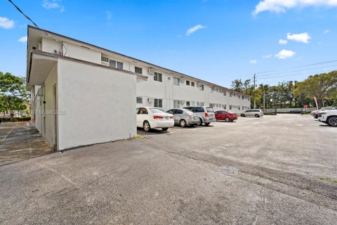 Apartment in Pinecrest, Florida 1 bedroom, 2588.26 sq.m. № 2030946 - photo 11