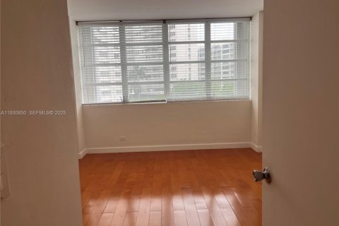 Снять в аренду кондоминиум в Майами, Флорида 1 спальня, 73.11м2, № 1989583 - фото 18