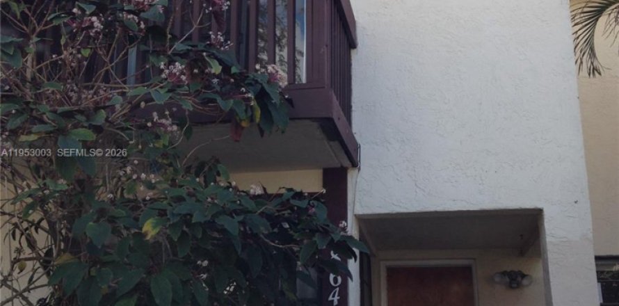 Adosado en Pembroke Park, Florida 2 dormitorios, 117.43 m2 № 2008938