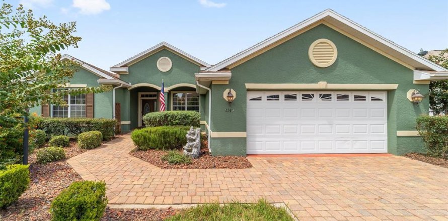 House in Ocala, Florida 3 bedrooms, 198.35 sq.m. № 1894771