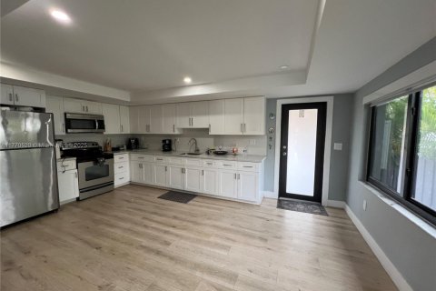 Villa ou maison à vendre à Miami, Floride: 3 chambres, 118.17 m2 № 1605386 - photo 3