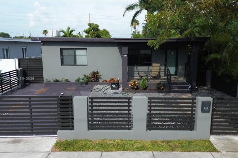 Villa ou maison à vendre à Miami, Floride: 3 chambres, 118.17 m2 № 1605386 - photo 1