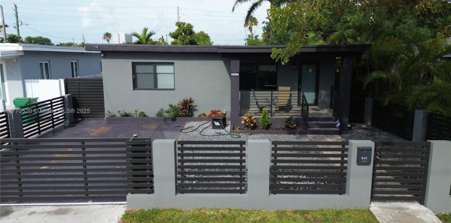 Villa ou maison à Miami, Floride 3 chambres, 118.17 m2 № 1605386