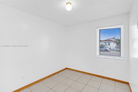 Villa ou maison à vendre à Miami, Floride: 3 chambres, 113.81 m2 № 1956301 - photo 12