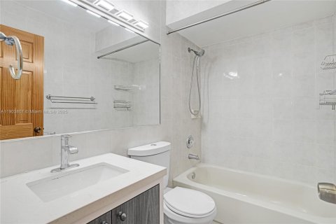 Купить виллу или дом в Майами, Флорида 3 спальни, 113.81м2, № 1956301 - фото 16