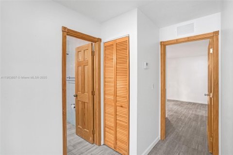 Купить виллу или дом в Майами, Флорида 3 спальни, 113.81м2, № 1956301 - фото 11